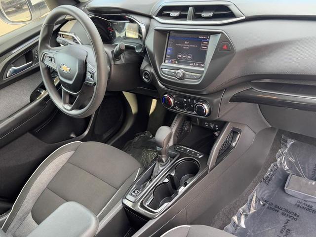 Photo of 2023 Summit White Chevrolet Trailblazer