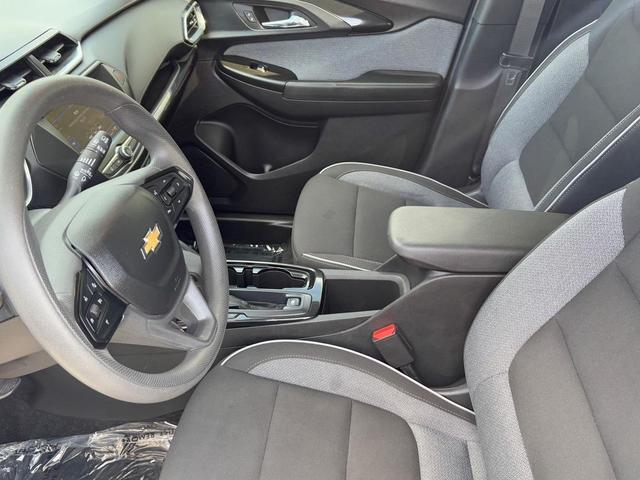 Photo of 2023 Summit White Chevrolet Trailblazer
