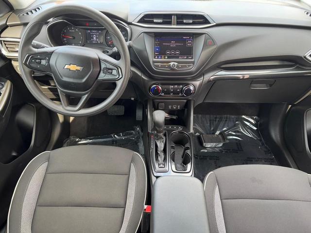 Photo of 2023 Summit White Chevrolet Trailblazer
