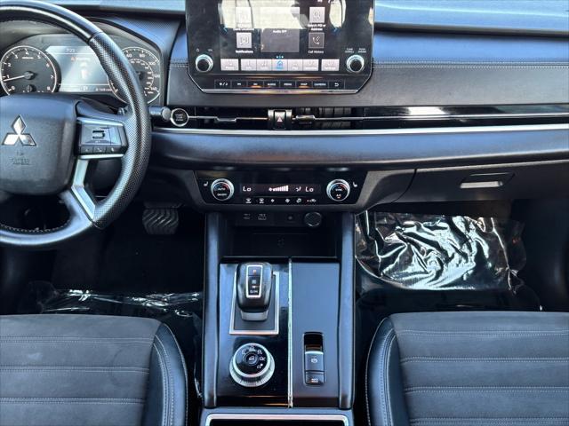 Photo of 2023 Cosmic Blue Metallic Mitsubishi Outlander