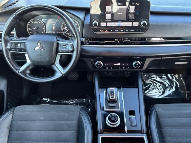 Photo of 2023 Cosmic Blue Metallic Mitsubishi Outlander