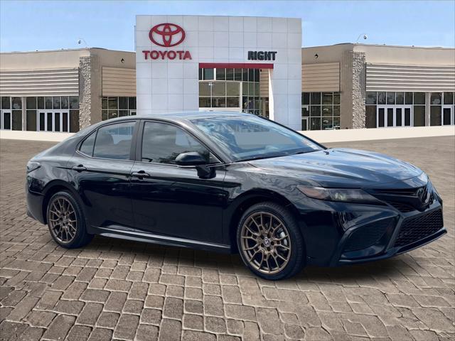 Photo of 2023 Midnight Black Metallic Toyota Camry