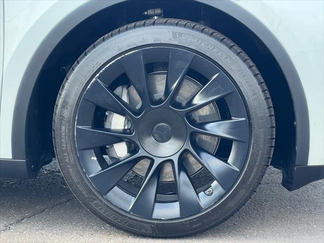 Photo of 2023 Pearl White Multi-Coat Tesla Model Y