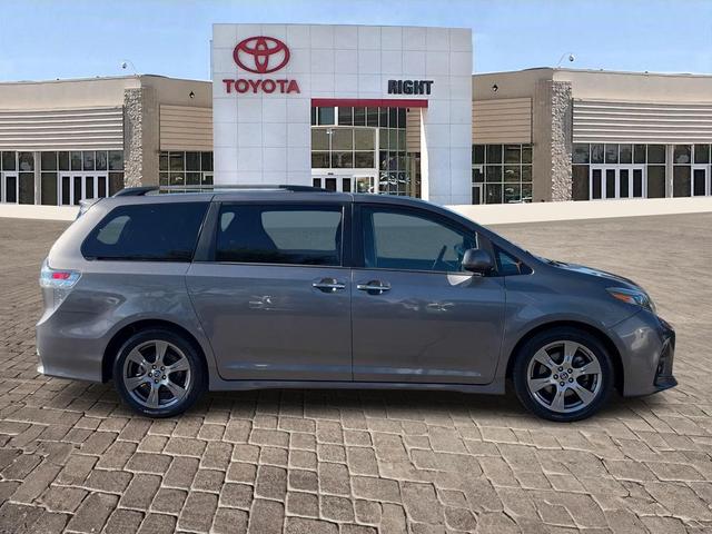 Photo of 2019 Predawn Gray Mica Toyota Sienna