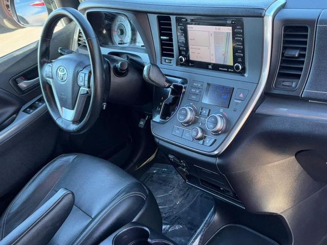 Photo of 2019 Predawn Gray Mica Toyota Sienna