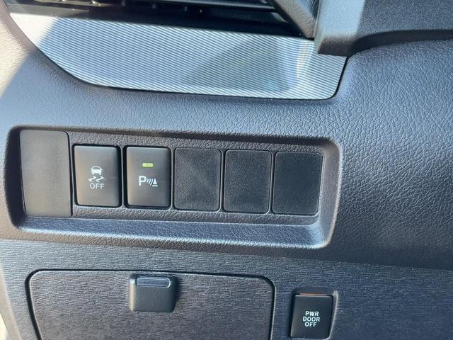 Photo of 2019 Predawn Gray Mica Toyota Sienna