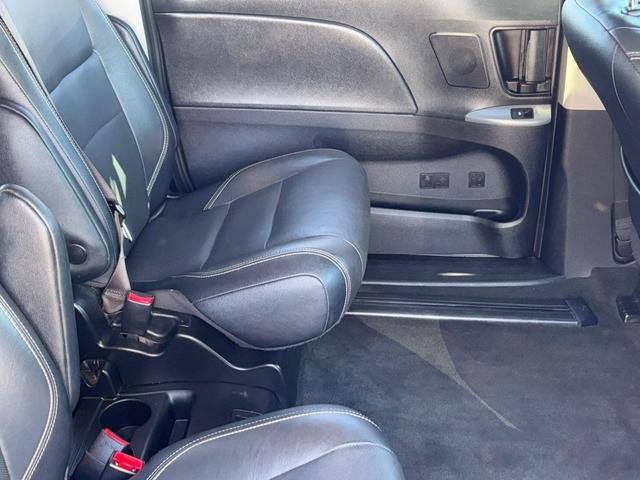 Photo of 2019 Predawn Gray Mica Toyota Sienna
