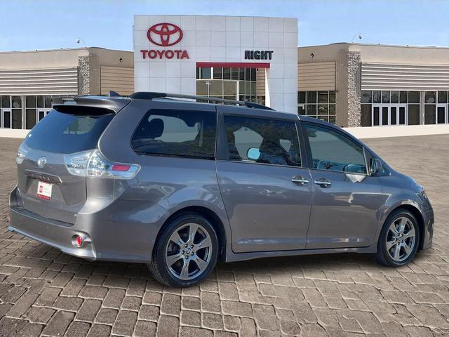 Photo of 2019 Predawn Gray Mica Toyota Sienna