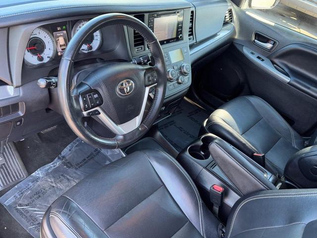 Photo of 2019 Predawn Gray Mica Toyota Sienna