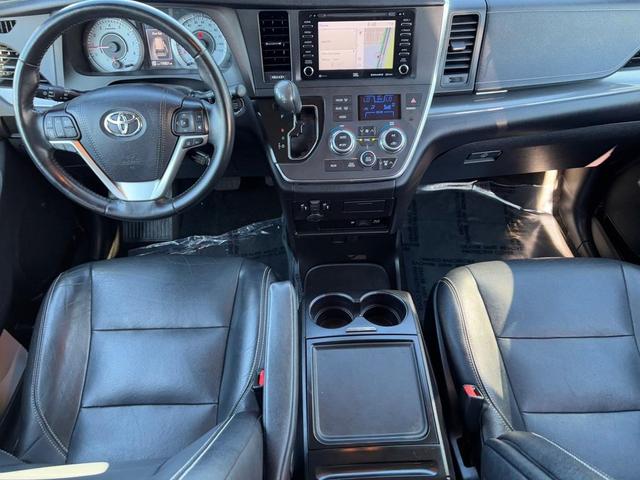 Photo of 2019 Predawn Gray Mica Toyota Sienna