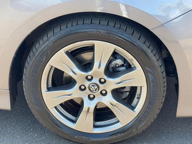 Photo of 2019 Predawn Gray Mica Toyota Sienna