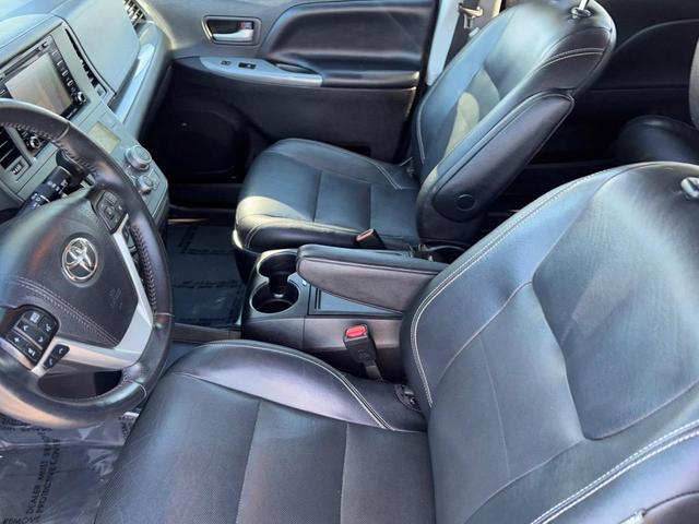 Photo of 2019 Predawn Gray Mica Toyota Sienna