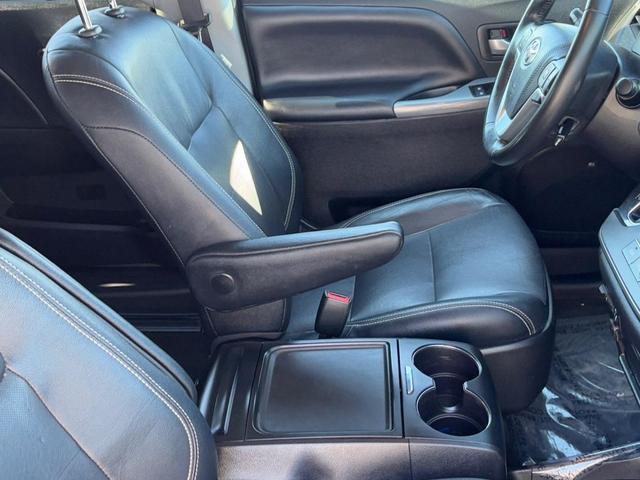 Photo of 2019 Predawn Gray Mica Toyota Sienna