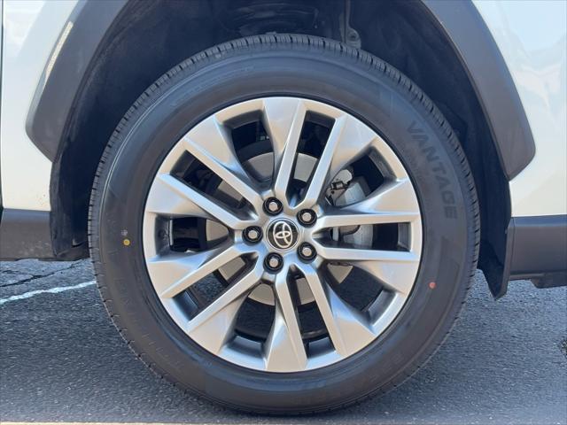 Photo of 2022 Blizzard Pearl Toyota RAV4