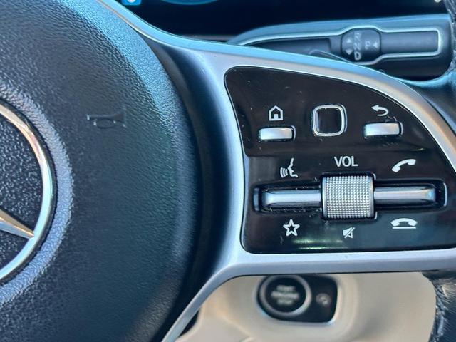 Photo of 2021 White Mercedes-Benz GLE 350