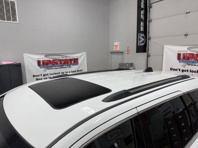 Photo of 2020 Bright White Clearcoat Jeep Grand Cherokee