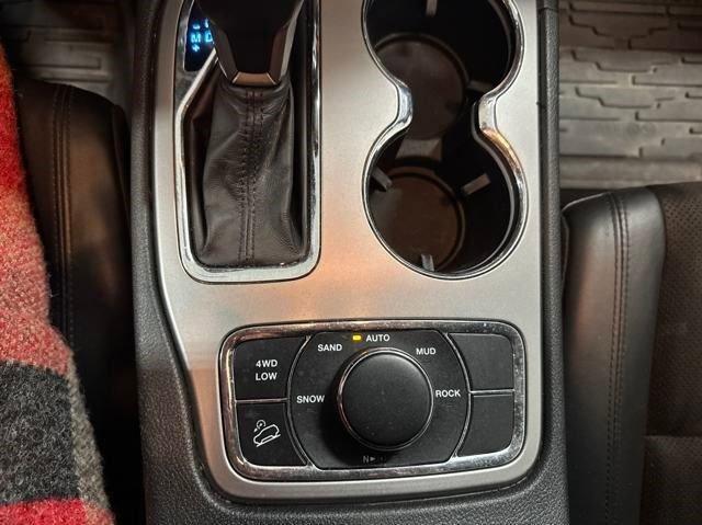 Photo of 2020 Bright White Clearcoat Jeep Grand Cherokee