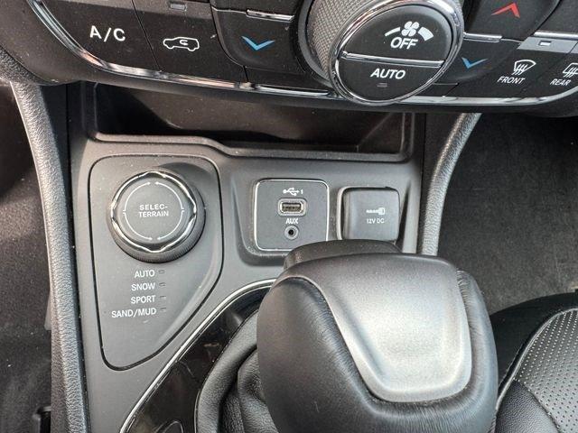 Photo of 2022 Diamond Black Jeep Cherokee