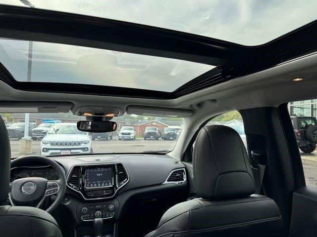 Photo of 2022 Diamond Black Jeep Cherokee