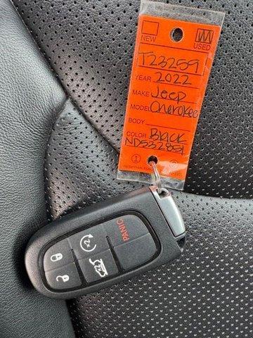Photo of 2022 Diamond Black Jeep Cherokee