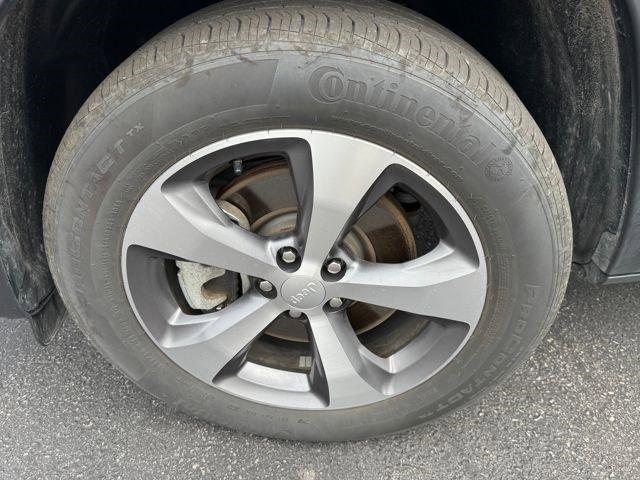 Photo of 2022 Diamond Black Jeep Cherokee