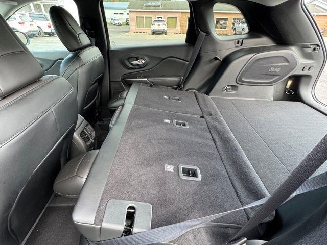 Photo of 2022 Diamond Black Jeep Cherokee