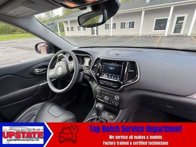 Photo of 2022 Diamond Black Jeep Cherokee