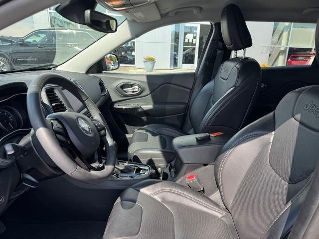 Photo of 2023 Diamond Black Jeep Cherokee