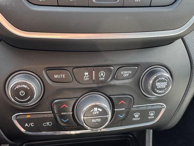 Photo of 2023 Diamond Black Jeep Cherokee