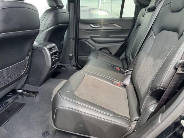 Photo of 2023 Diamond Black Jeep Grand Cherokee