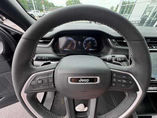 Photo of 2023 Diamond Black Jeep Grand Cherokee