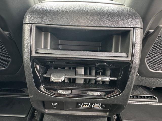 Photo of 2023 Diamond Black Jeep Grand Cherokee