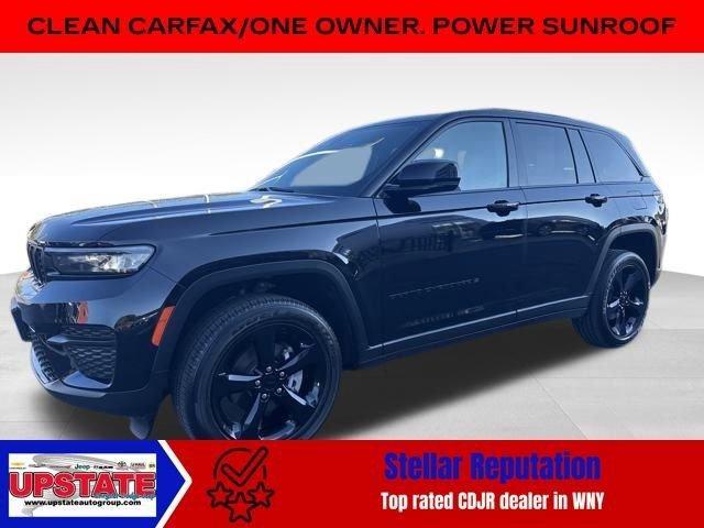 Photo of 2023 Diamond Black Jeep Grand Cherokee