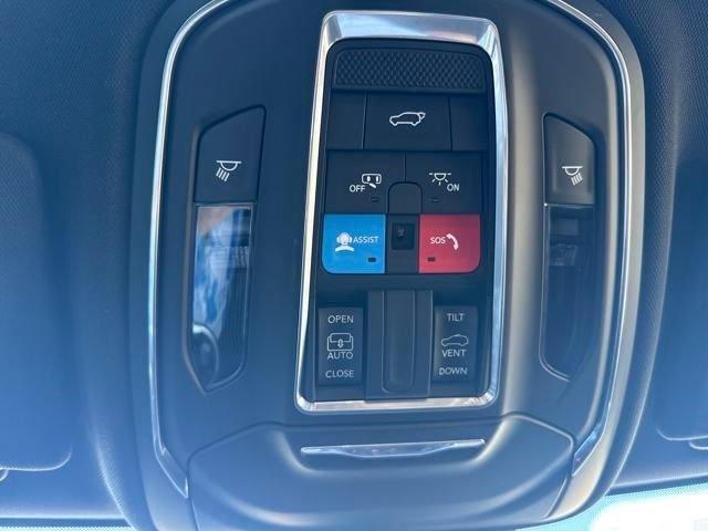 Photo of 2023 Diamond Black Jeep Grand Cherokee