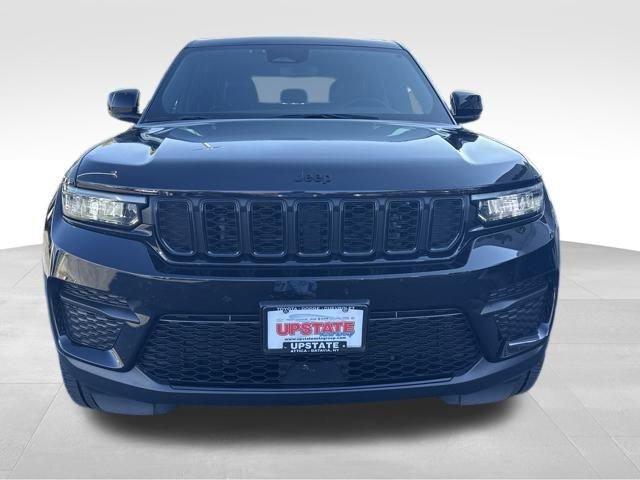 Photo of 2023 Diamond Black Jeep Grand Cherokee
