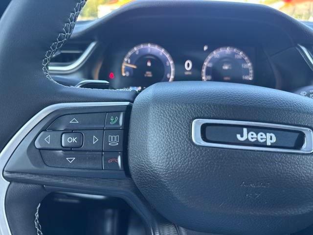Photo of 2023 Diamond Black Jeep Grand Cherokee