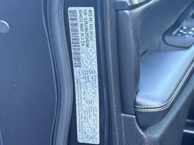 Photo of 2023 Diamond Black Jeep Grand Cherokee