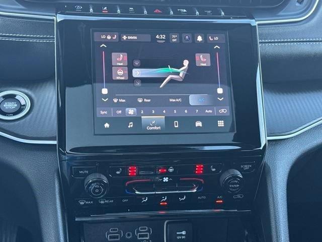 Photo of 2023 Diamond Black Jeep Grand Cherokee