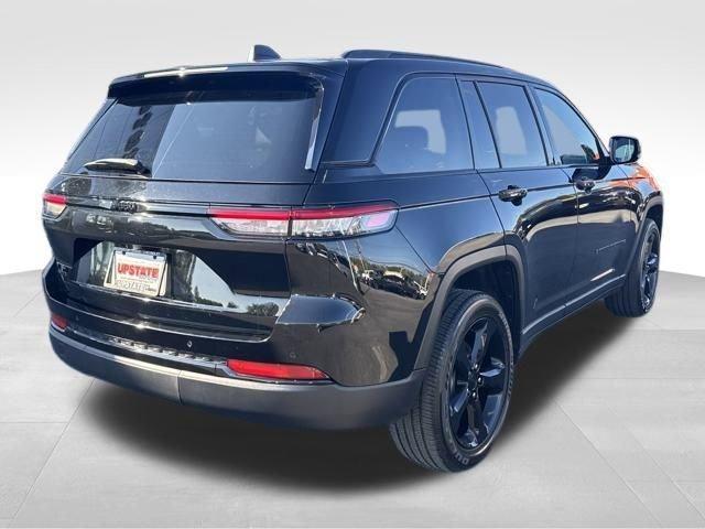 Photo of 2023 Diamond Black Jeep Grand Cherokee
