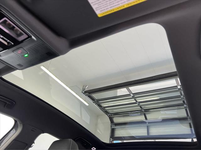 Photo of 2025 PURE GRAY W/ BLACK ROOF Volkswagen ID.4