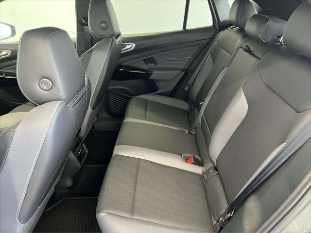 Photo of 2025 PURE GRAY W/ BLACK ROOF Volkswagen ID.4