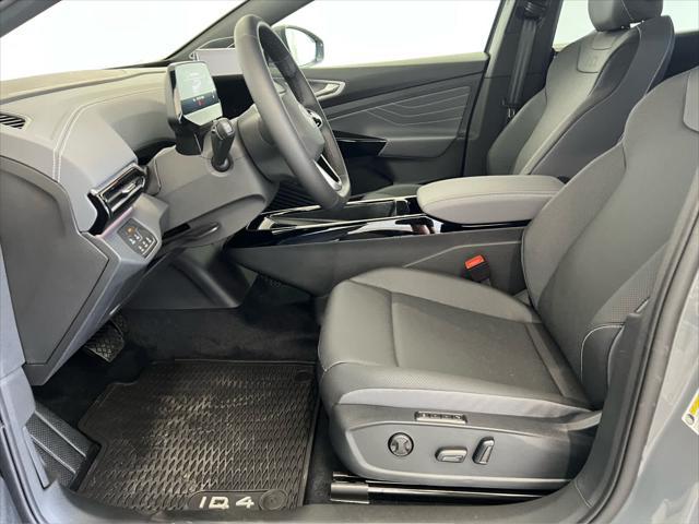Photo of 2025 PURE GRAY W/ BLACK ROOF Volkswagen ID.4