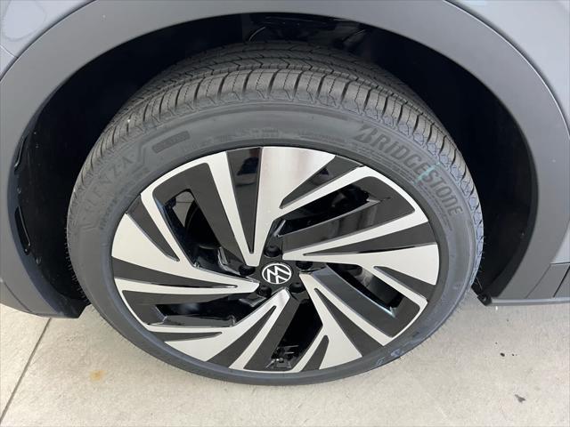 Photo of 2025 PURE GRAY W/ BLACK ROOF Volkswagen ID.4