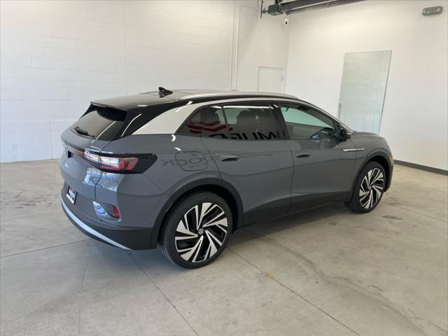 Photo of 2025 PURE GRAY W/ BLACK ROOF Volkswagen ID.4