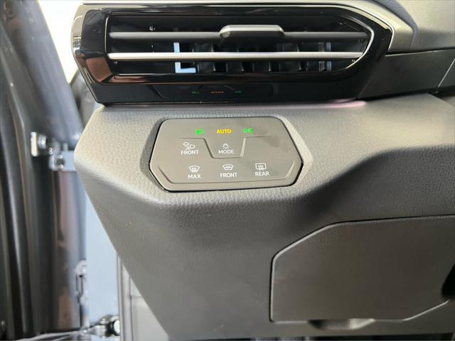 Photo of 2025 PURE GRAY W/ BLACK ROOF Volkswagen ID.4