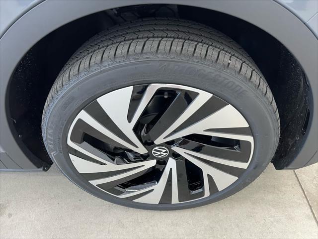 Photo of 2025 PURE GRAY W/ BLACK ROOF Volkswagen ID.4
