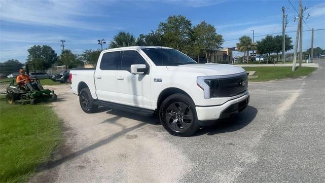 Photo of 2025 White Metallic Ford F-150 Lightning