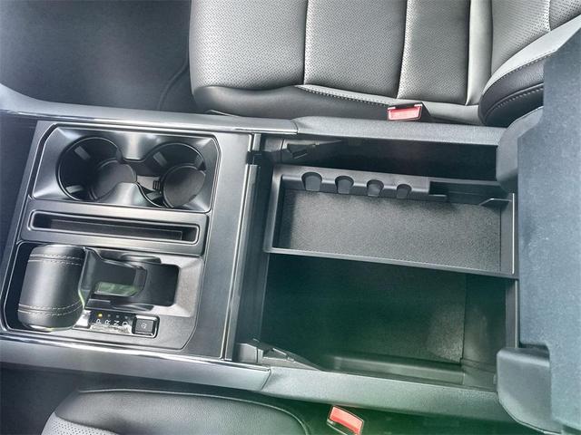 Photo of 2025 White Metallic Ford F-150 Lightning