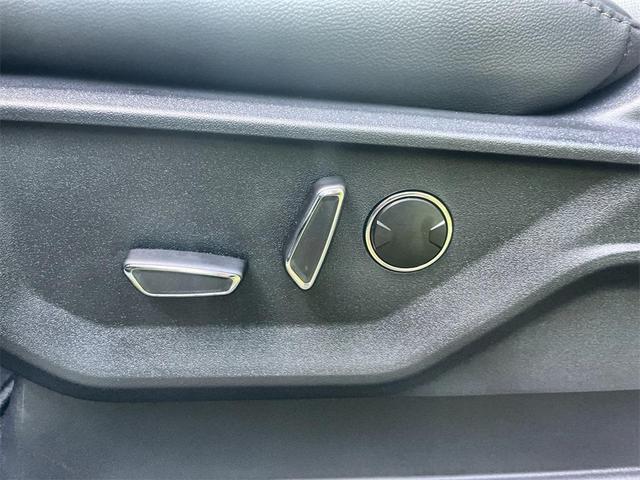 Photo of 2025 White Metallic Ford F-150 Lightning