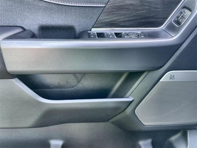 Photo of 2025 White Metallic Ford F-150 Lightning